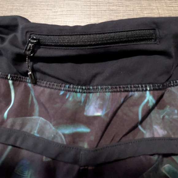 Lululemon Speed Up Shorts For Women - Picture 5 of 5